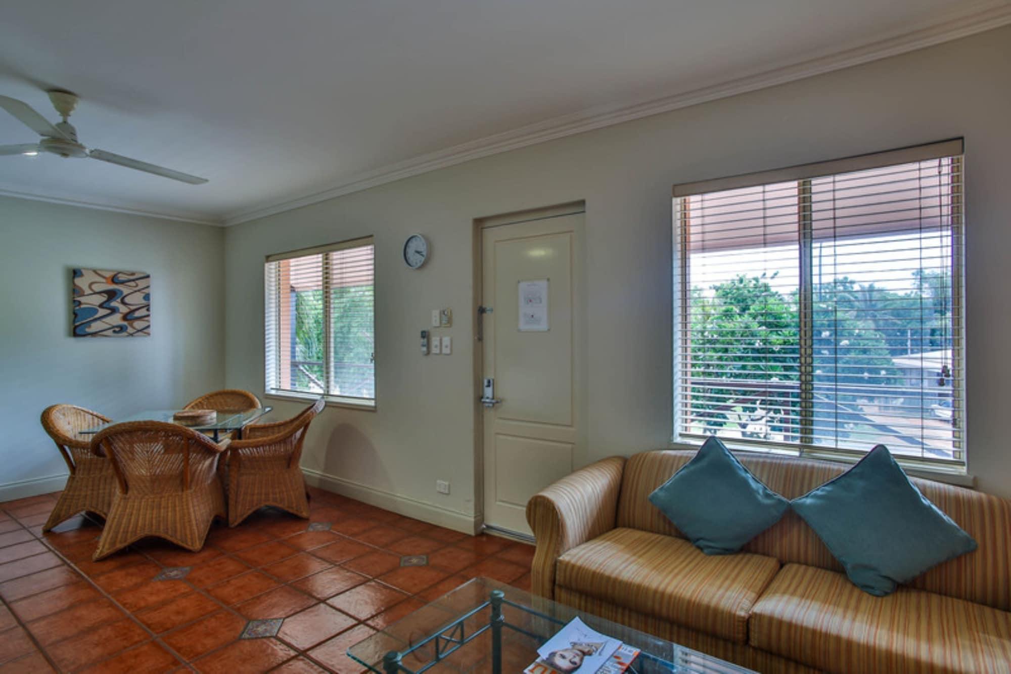 Moonlight Bay Suites Бруум Екстериор снимка