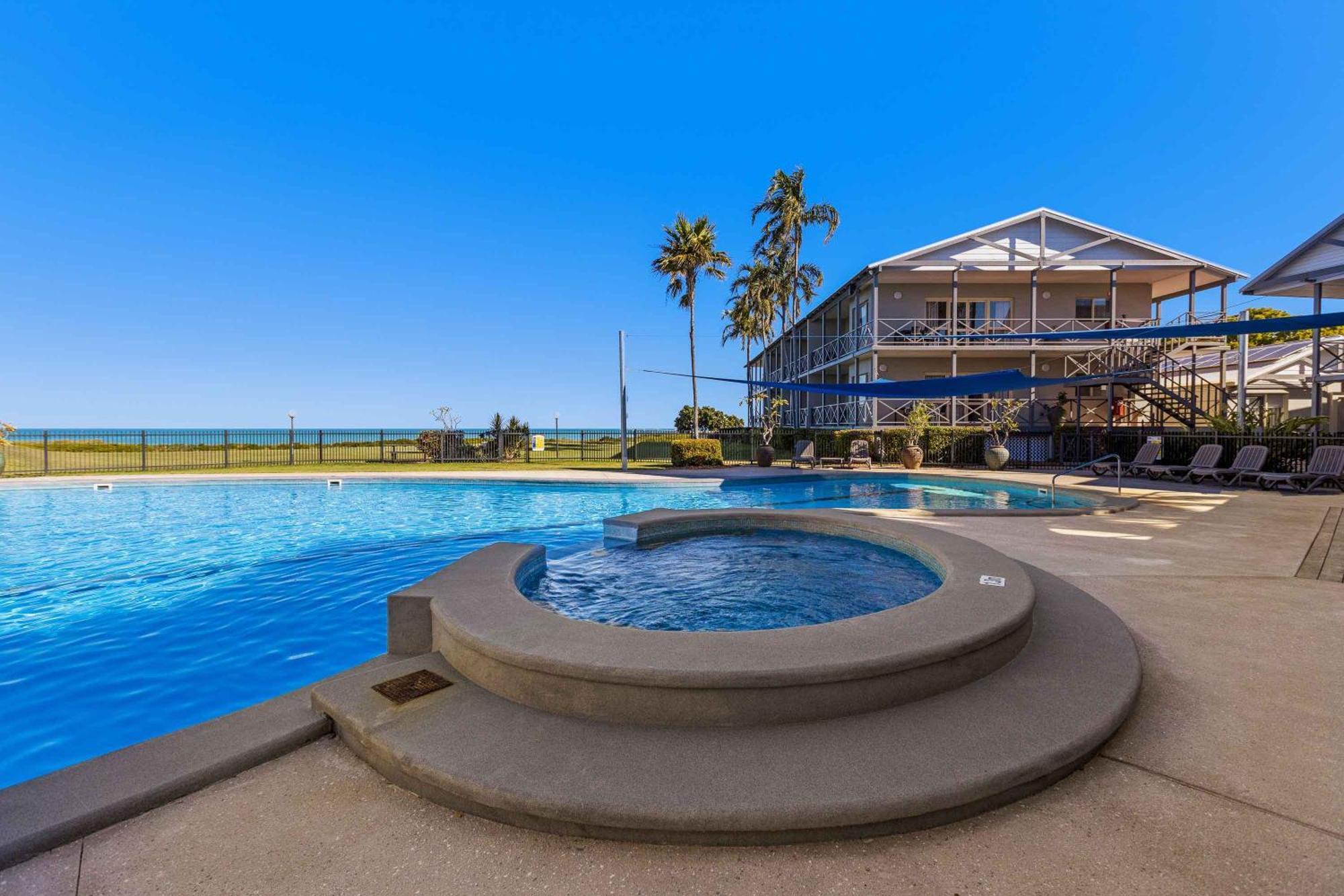 Moonlight Bay Suites Бруум Екстериор снимка