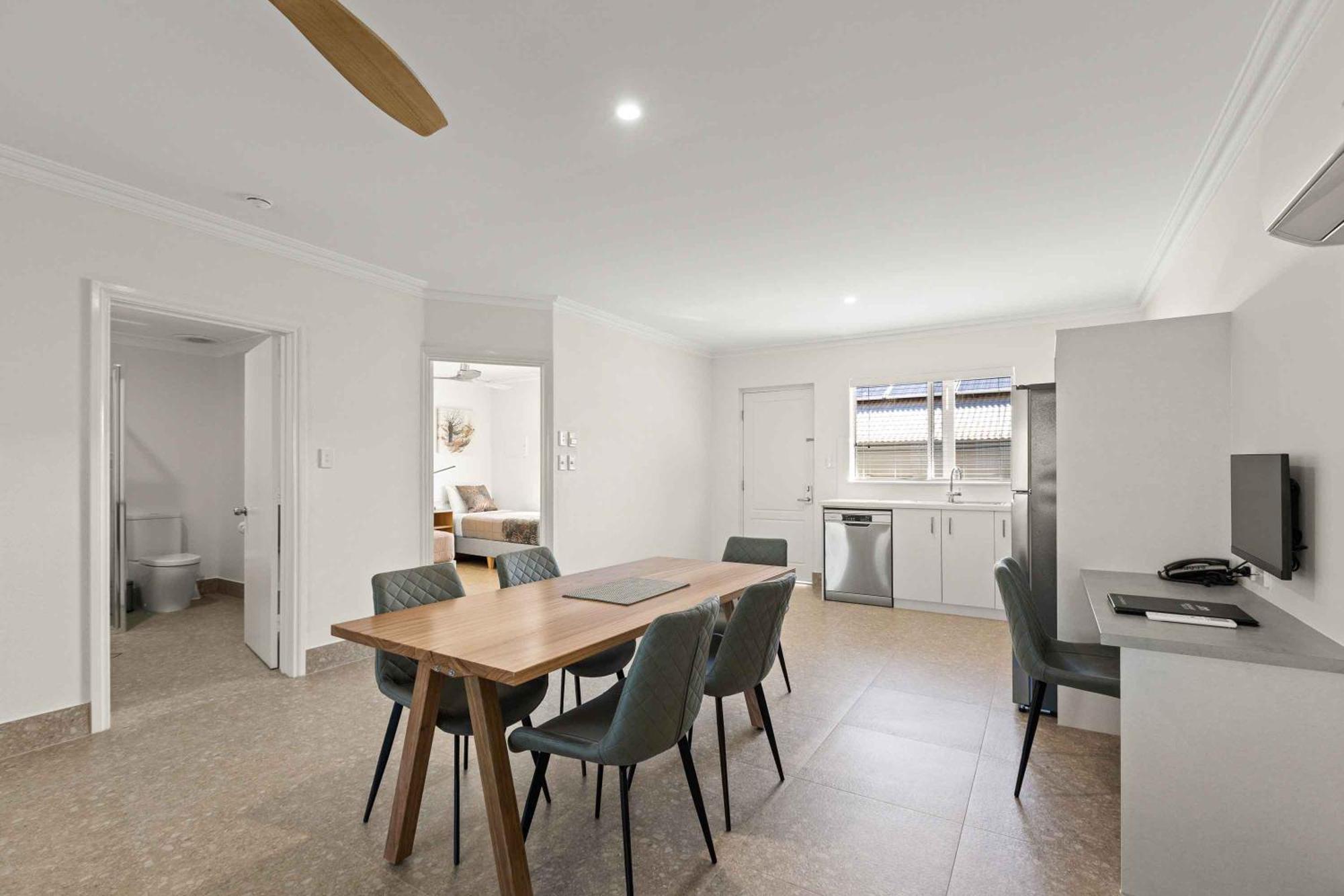 Moonlight Bay Suites Бруум Екстериор снимка