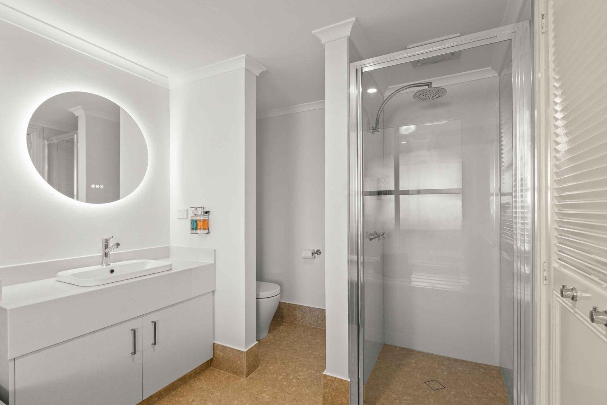 Moonlight Bay Suites Бруум Екстериор снимка