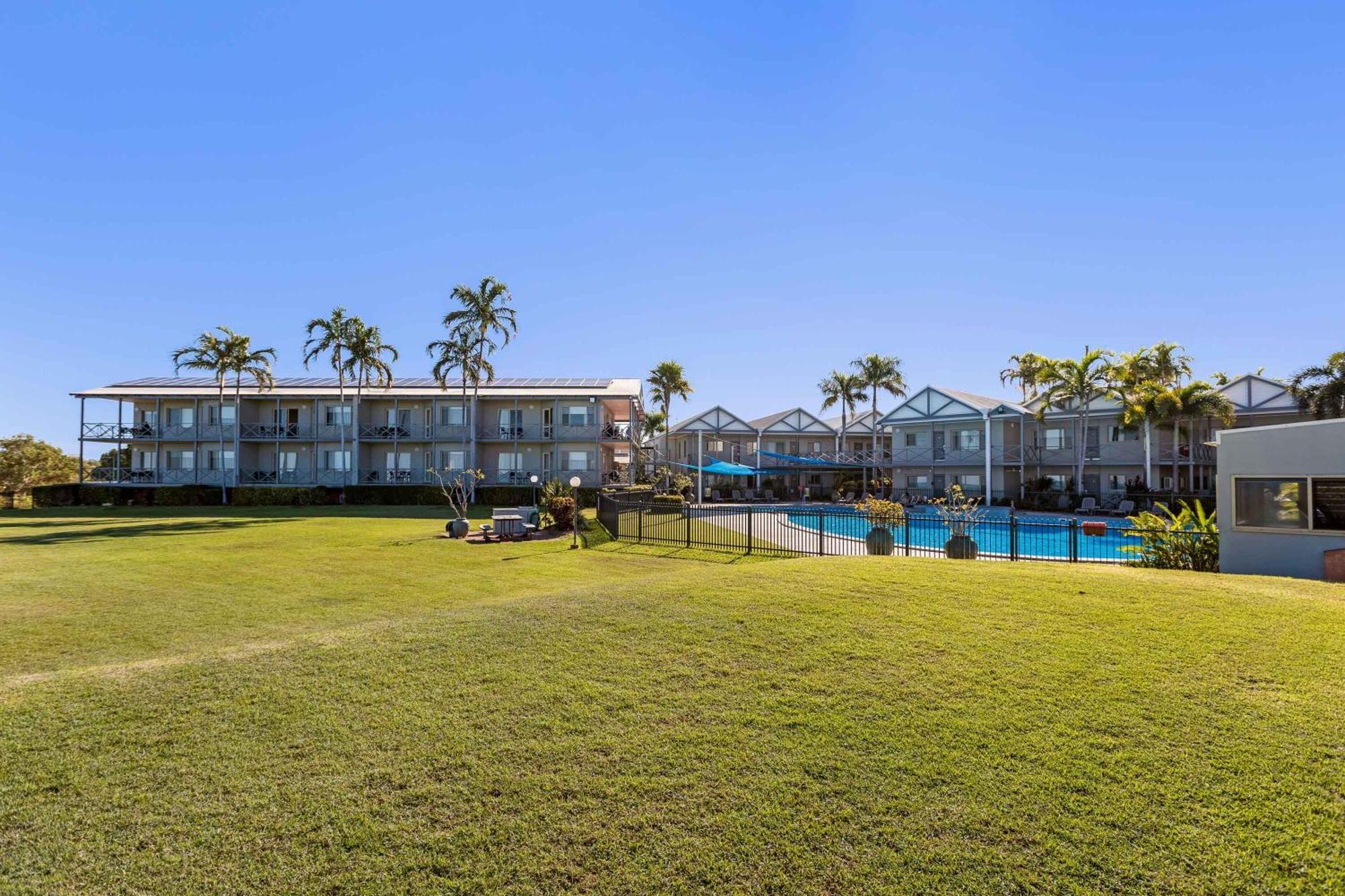 Moonlight Bay Suites Бруум Екстериор снимка