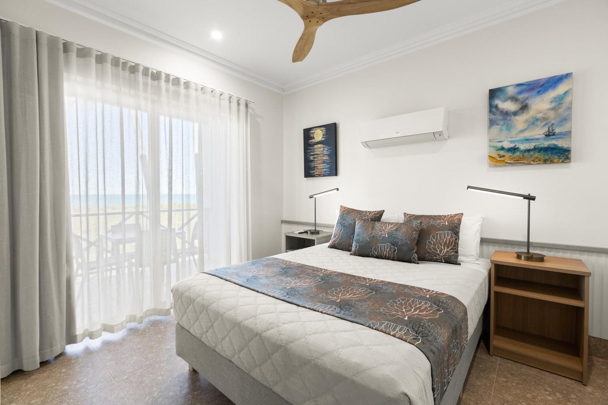 Moonlight Bay Suites Бруум Екстериор снимка