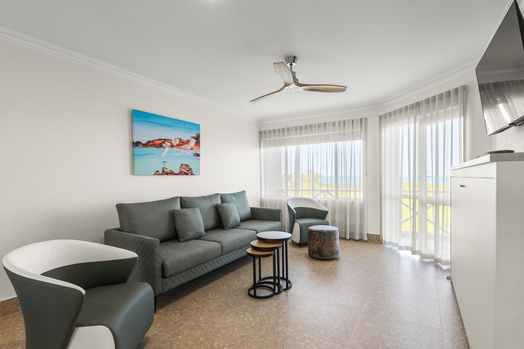 Moonlight Bay Suites Бруум Екстериор снимка