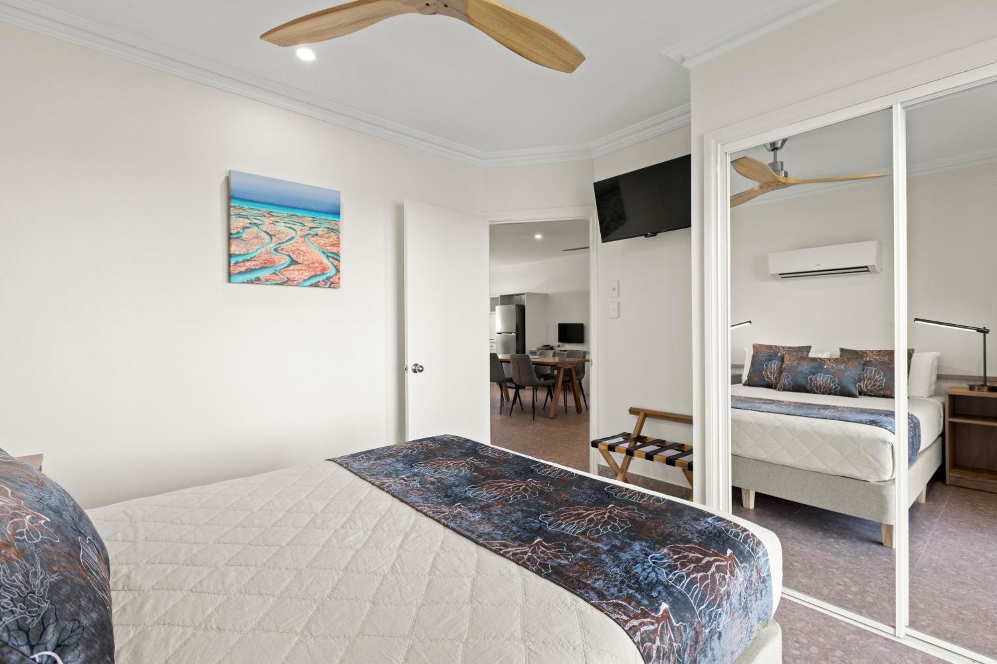 Moonlight Bay Suites Бруум Екстериор снимка