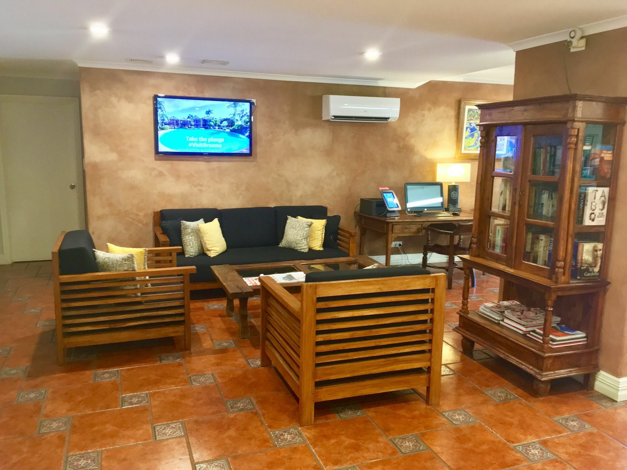 Moonlight Bay Suites Бруум Екстериор снимка