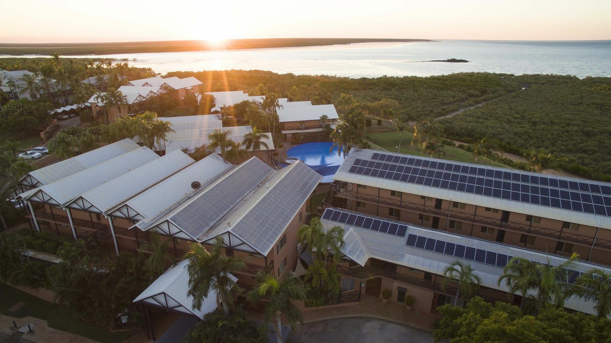 Moonlight Bay Suites Бруум Екстериор снимка