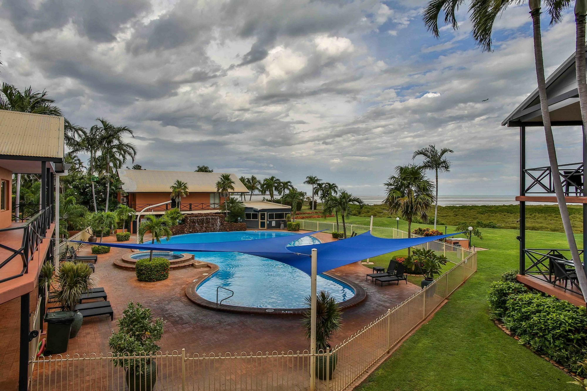 Moonlight Bay Suites Бруум Екстериор снимка