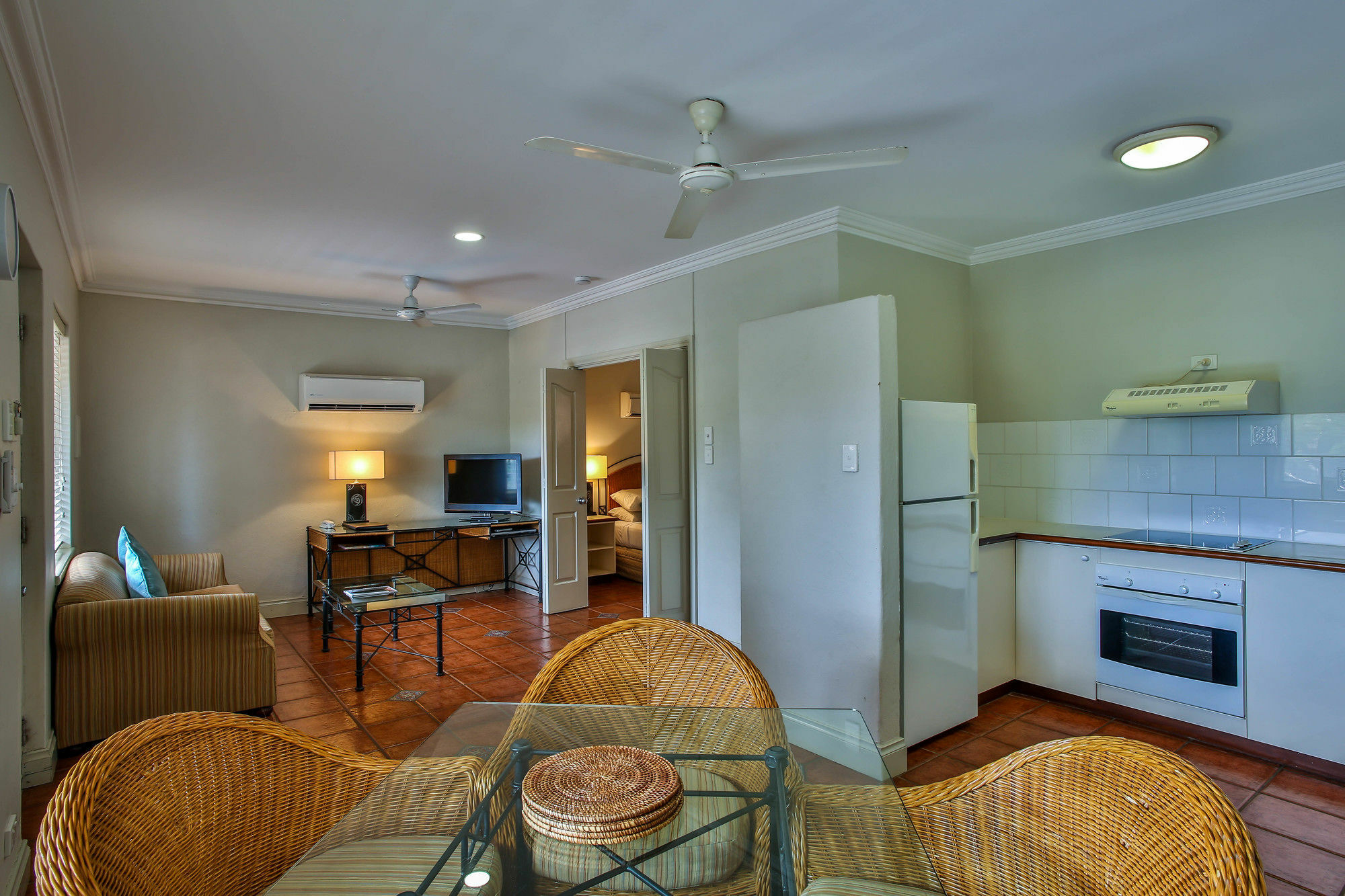 Moonlight Bay Suites Бруум Екстериор снимка