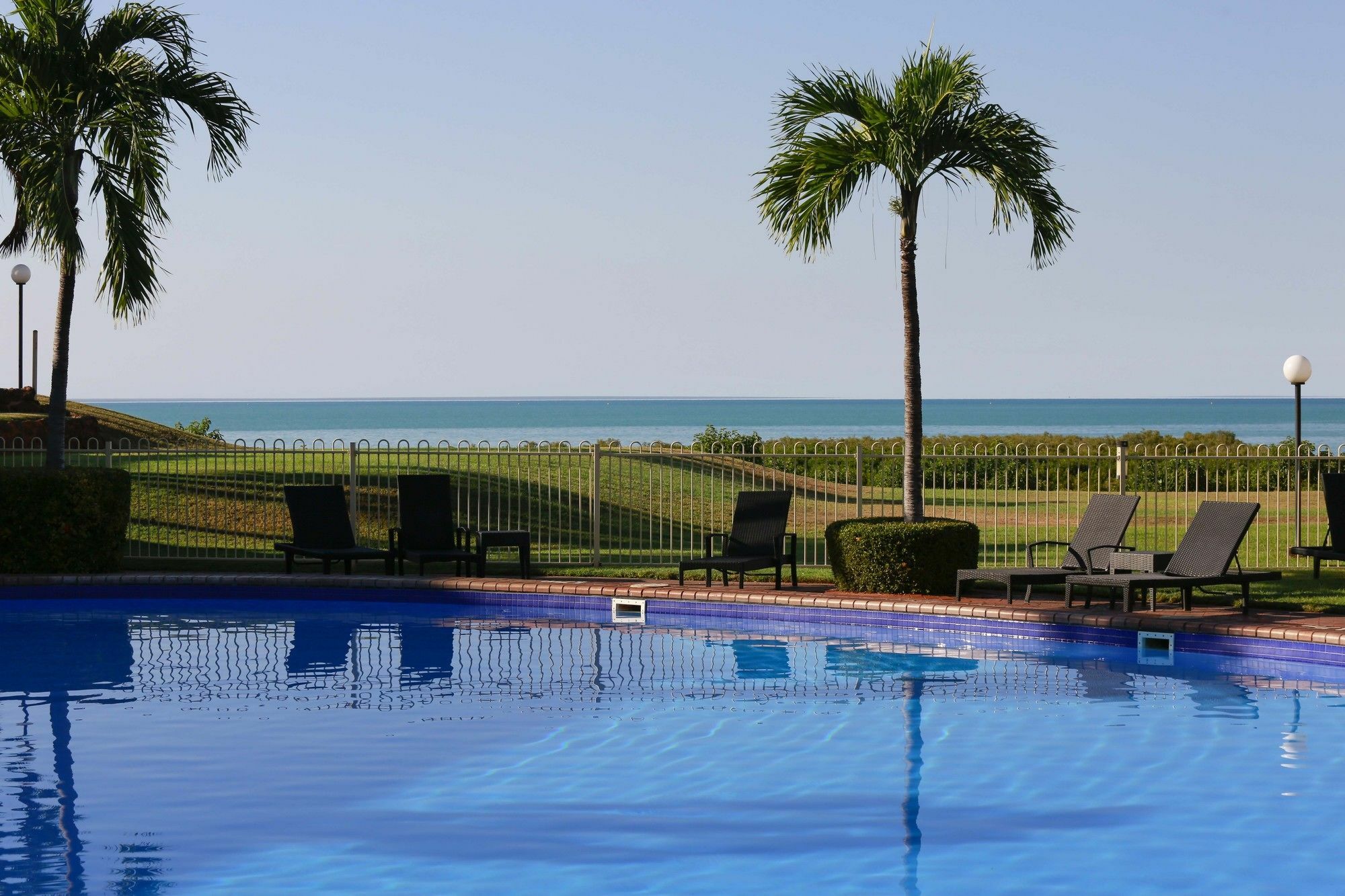Moonlight Bay Suites Бруум Екстериор снимка